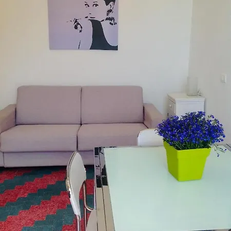 Chloe Apartman *